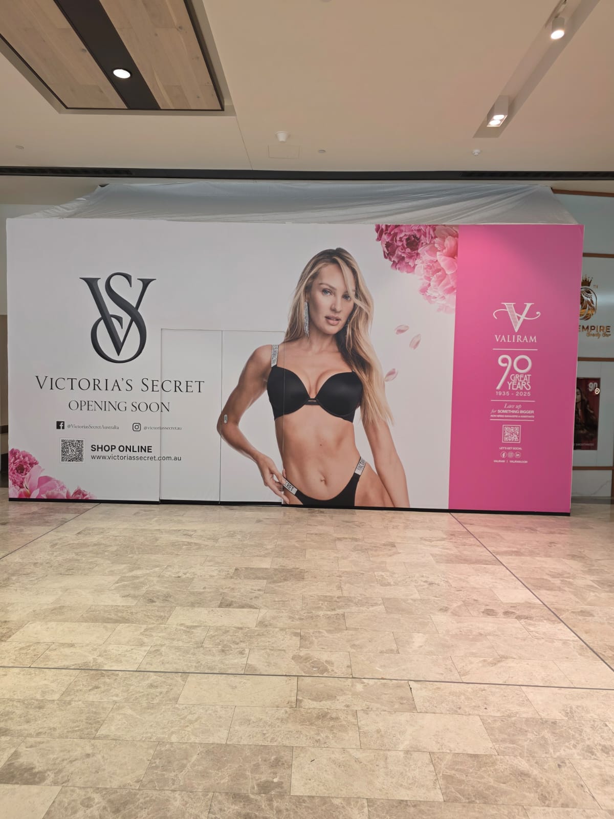 what are retail hoardings